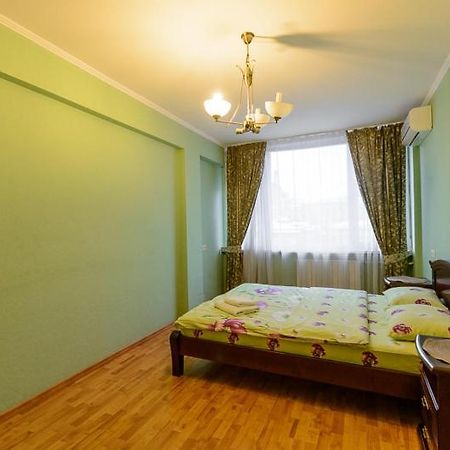Апартаменти 3-Кімнатні М. Золоті Ворота 基輔 外观 照片